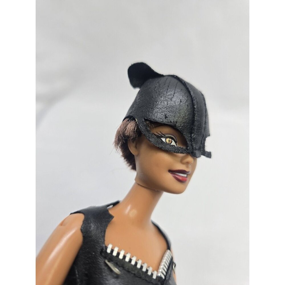 Barbie DC Comics Halle Berry Catwoman Fashion Doll - Picture 3 of 11